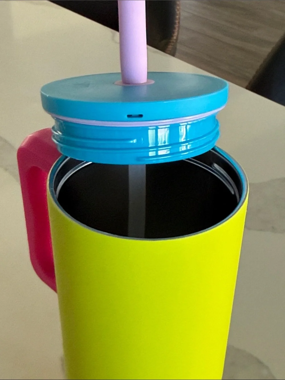 Simple Modern Kids 24 oz Tumbler w Handle Silicone Straw Spill Proof Leak Resist - Picture 8 of 9